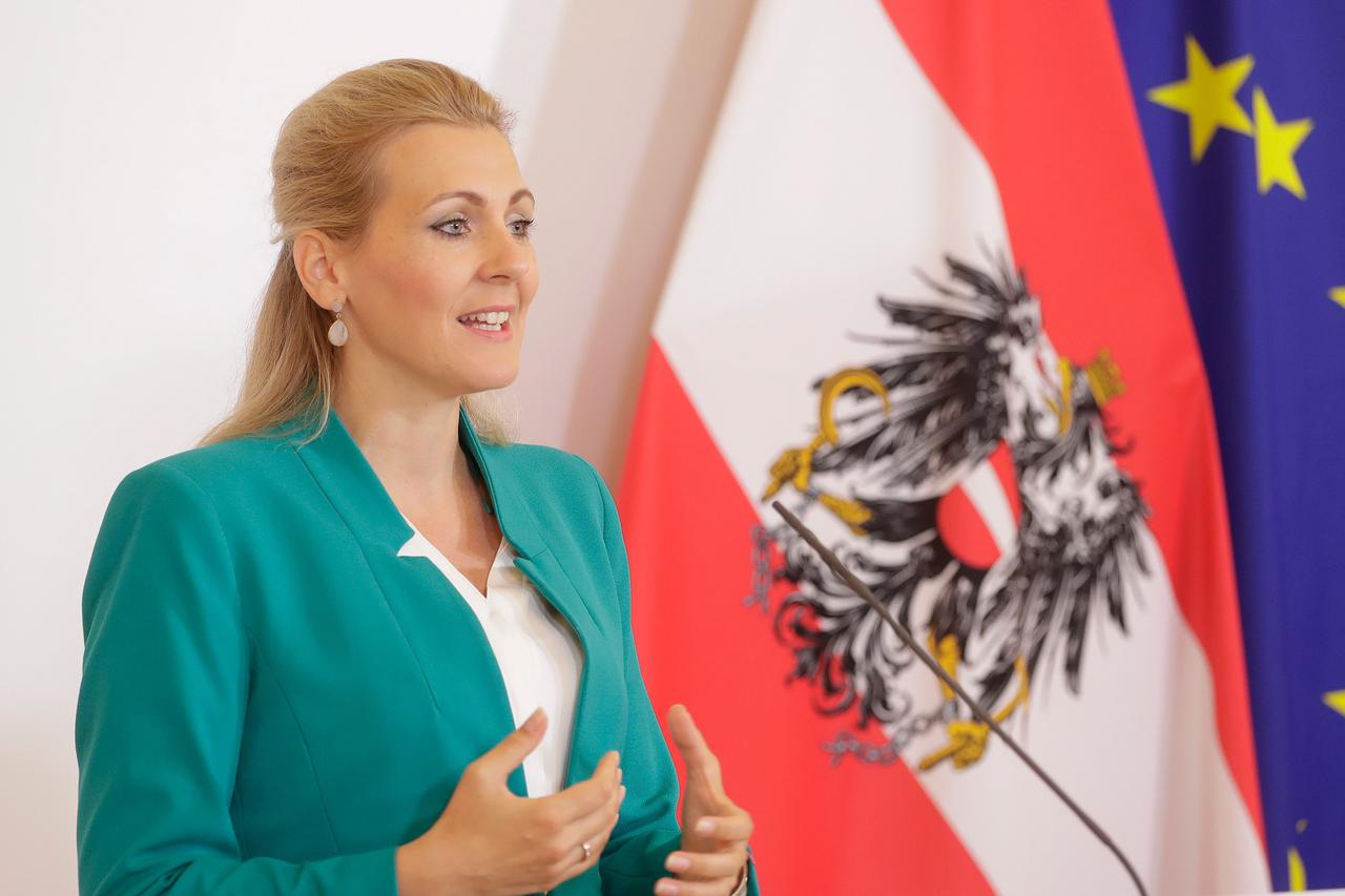 Christine Aschbacher