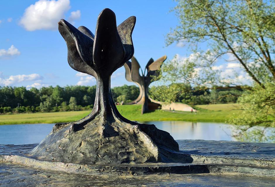 Kameni cvijet, spomenik svih žrtvama koje su stradale u logoru Jasenovac