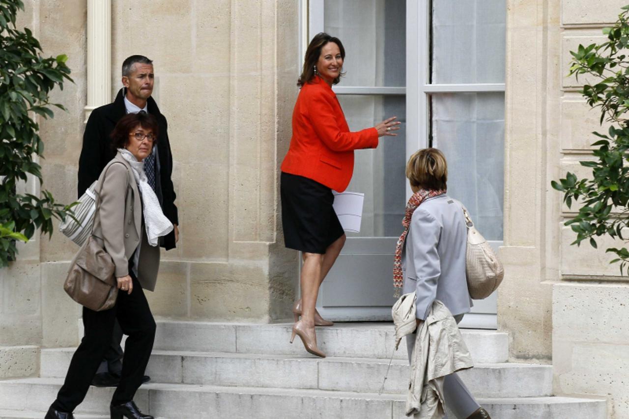'Segolene Royal (2nd R), French Socialist Party member and Poitou-Charentes' regional president, arrives to attend a meeting for the Regional Council presidents at the Elysee Palace in Paris Septembe