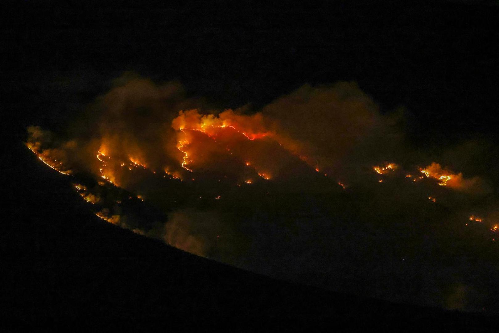 05.02.2025., Susnjevica- Danas oko 15 sati izbio je požar podno Učke, na području Kožljaka, točnije Jasenovika. Gori trava i nisko raslinje, a tamošnje kuće nisu ugrožene. Na terenu je 50 vatrogasaca s 15 vozila.  Photo: Srecko Niketic/PIXSELL