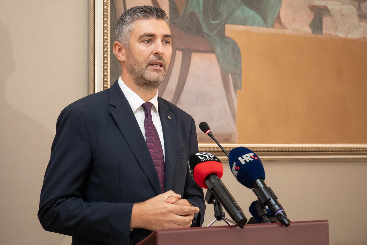 Gradonačelnik Dubrovnika Mato Franković održao konferenciju za medije na temu "Zona posebnog prometnog režima"