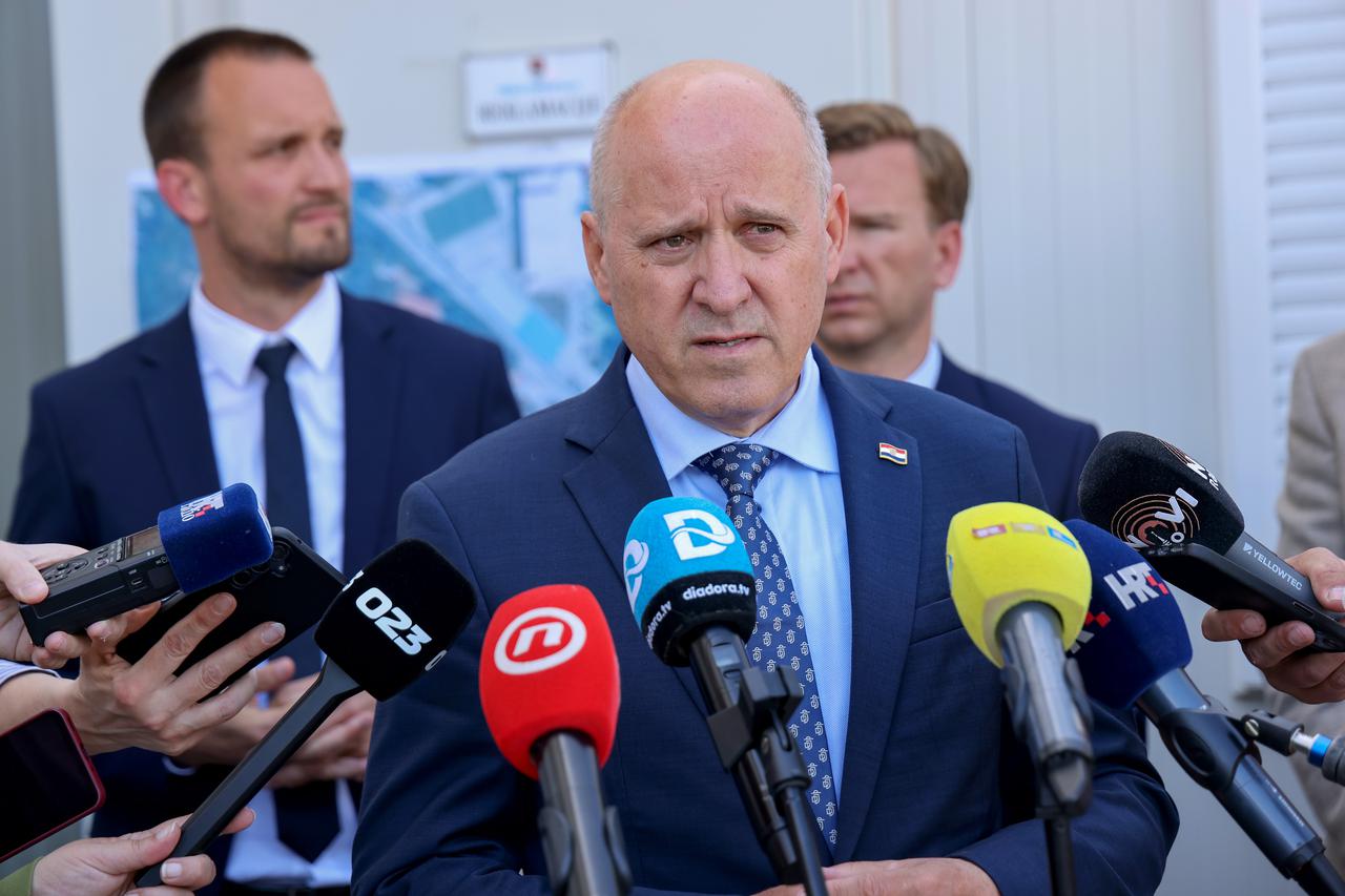 Zadar: Potpredsjednik Vlade i ministar prostornog uređenja, graditeljstva i državne imovine Branko Bačić boravo je u radnom posjetu Zadarskoj županiji