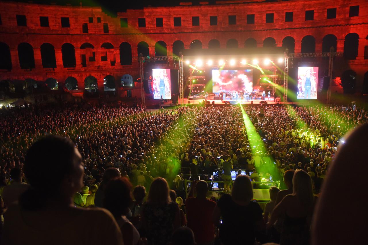 Parni valjak priredio spektakl u prepunoj pulskoj Areni