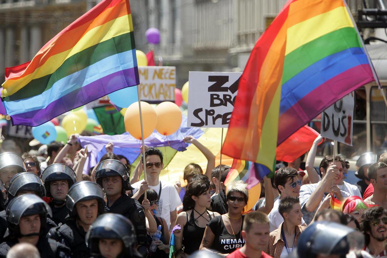 ARHIVA - Zagreb: Povorka ponosa LGBTIQ osoba Zagreb Pride 2007 pod geslom  Svi na Pride! Sve na Pride!