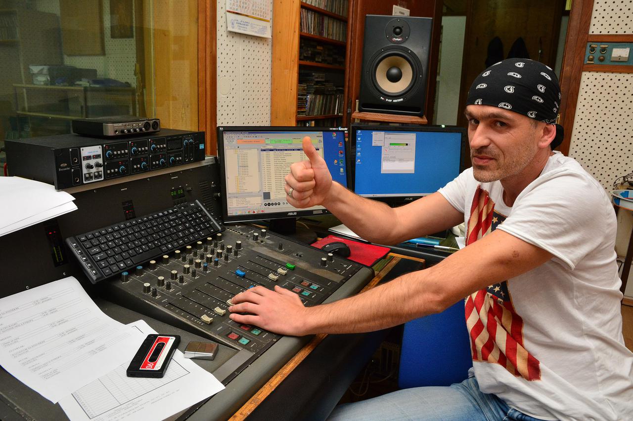 08.10.2015., Prnjavor, Bosna i Hercegovina - Prnjavor je grad i opcina u Bosni i Hercegovini, nedaleko od Banja Luke. Administrativno pripada Republici Srpskoj.  Radijska postaja.  Photo: Ivica Galovic/PIXSELL