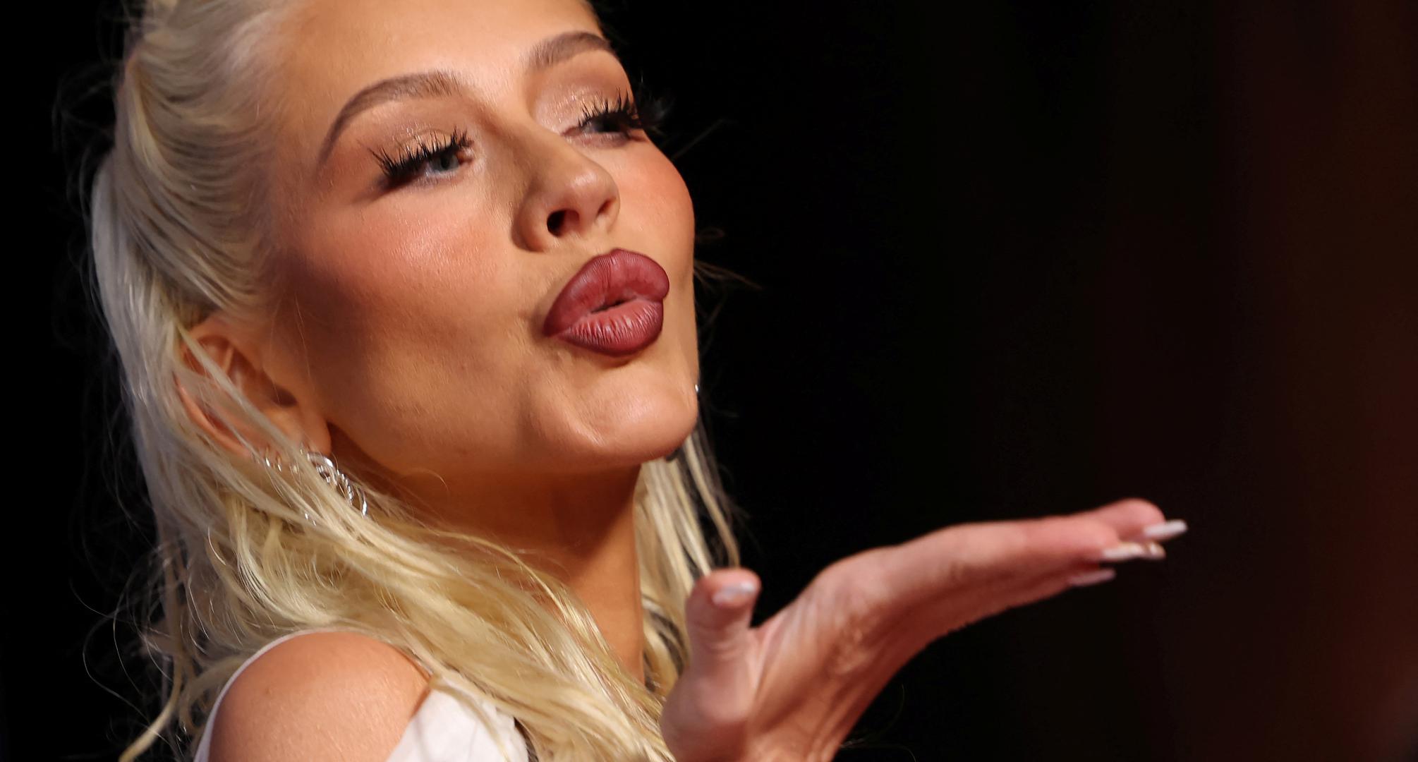 Tijekom nastupa u dvorani Palacio de los Deportes, pjevačica je publiku pozdravila riječima: "Toliko te volim, Novi Meksiko", zamijenivši tako meksičku prijestolnicu s američkom saveznom državom.