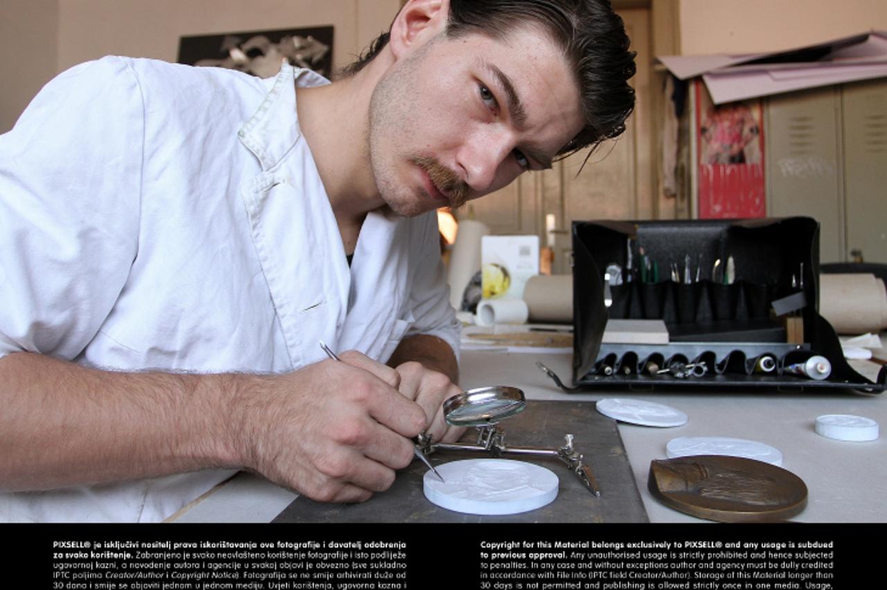 '19.07.2013., Zagreb - Nikola Vudrag, student kiparskog odsjeka, u ateljeu izradjuje medalje i reljefe. Autor je i medalje za alumne ZG sveucilista. Photo: Anto Magzan/PIXSELL'