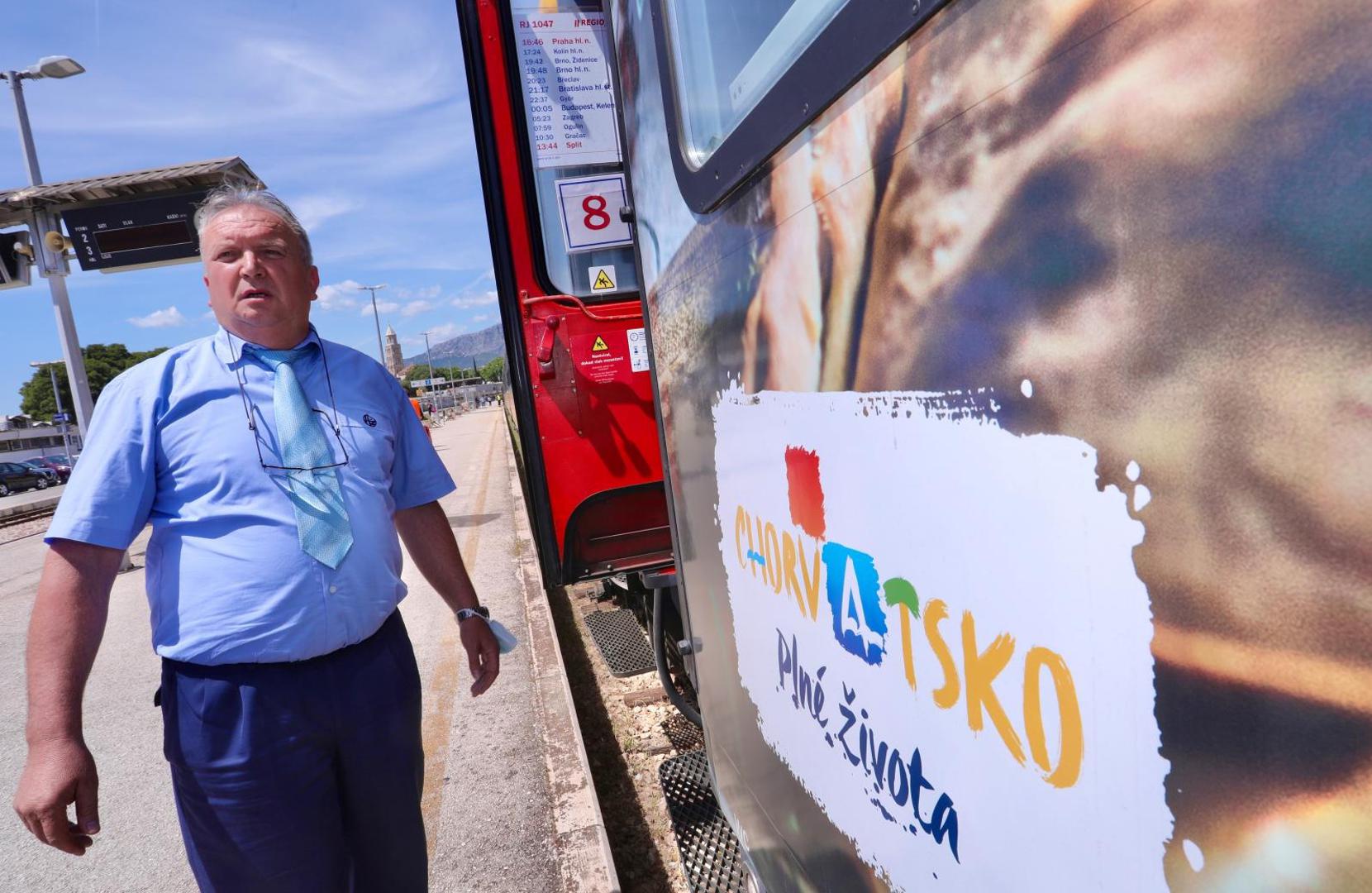 29.05.2021., Split - U suradnji s ceskim prijevoznikom RegioJetom na zeljeznicki kolodvor stigao je prvi vlak s ceskim, slovackim i madjarskim turistima. Program putovanja i boravak u Splitsko-dalmatinskoj zupaniji pripremljen je za 30 predstavnika vodecih ceskih, slovackih i madjarskih medija. Photo: Ivo Cagalj/PIXSELL