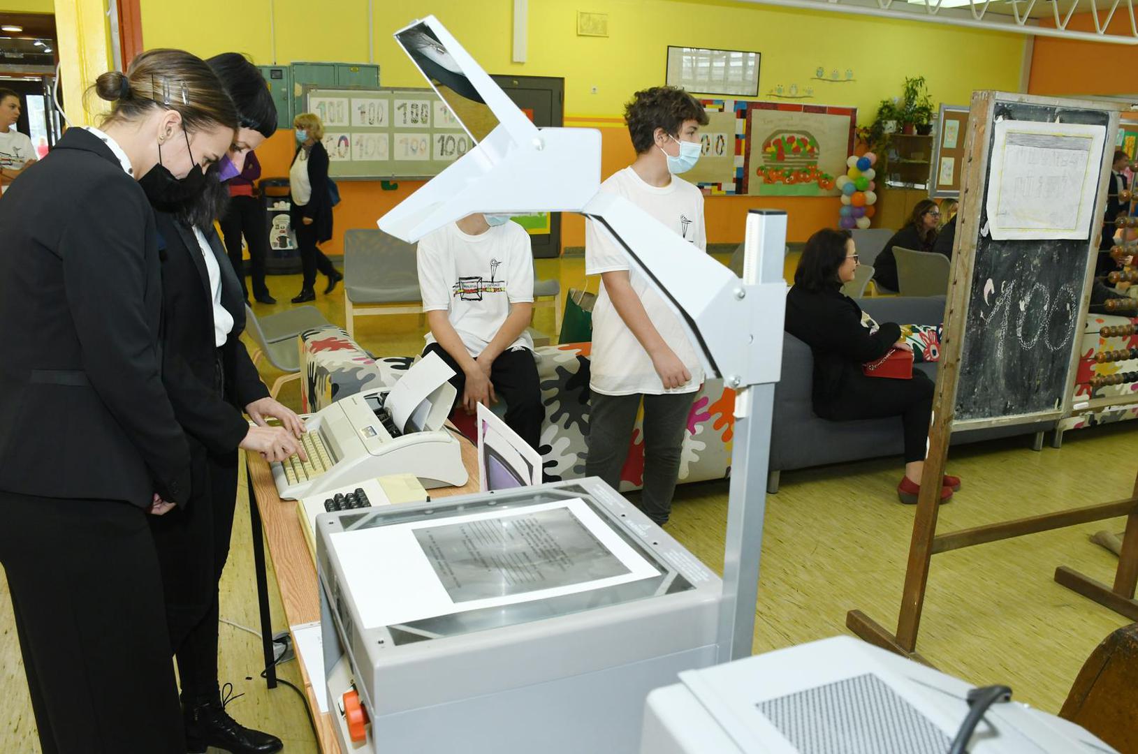 18.10.2021., Sisak - U Osnovnoj skoli "Braca Bobetko" prigodnim programom obiljezeno je 100 godina skolstva u sisackom naselju Caprag.