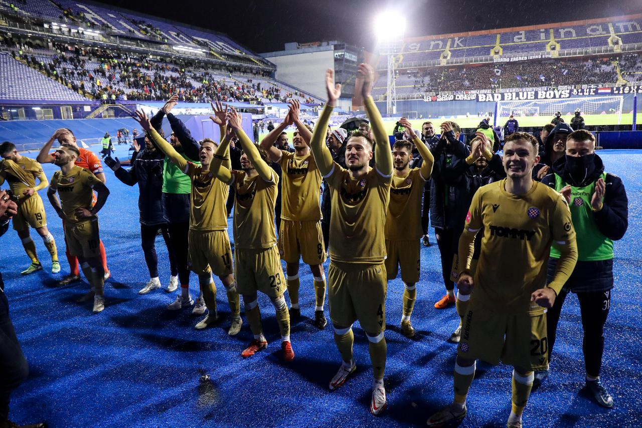 Hajduku pripao derbi: Livaja i Sahiti srušili Dinamo, Maksimirom letjele baklje