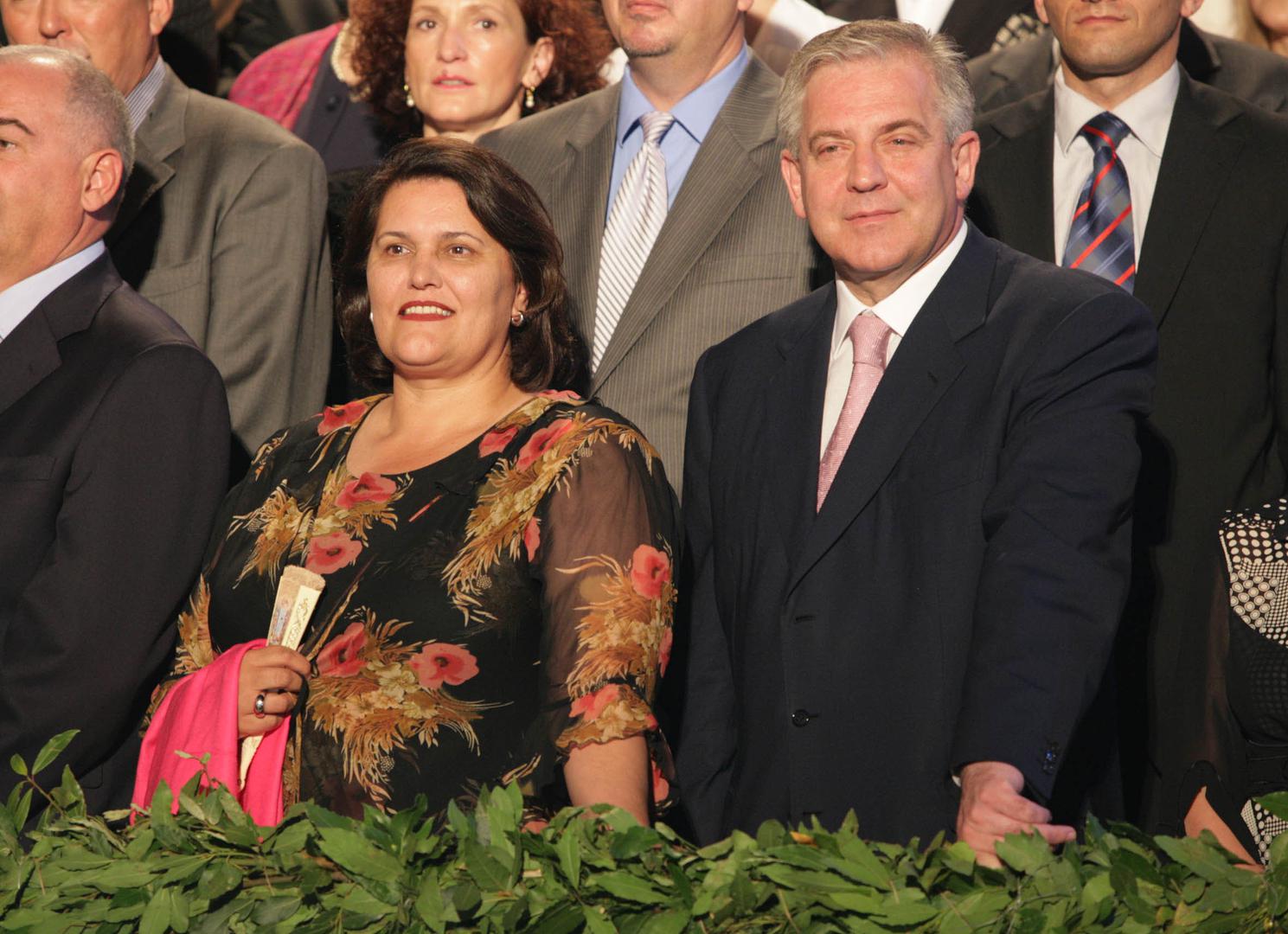 U izjavi za medije Perić je objasnila razloge zašto je Sanader pušten na uvjetnu slobodu iz kaznionice Lipovica, nakon što je odslužio dvije trećine kazne. "Radi se o zatvoreniku koji ima 72 godine, ali to nije bilo od utjecaja, nego svi oni razlozi bili su bitni da smo odlučili prihvatiti uvjetni otpust", kazala je tada sutkinja Županijskog suda u Sisku.