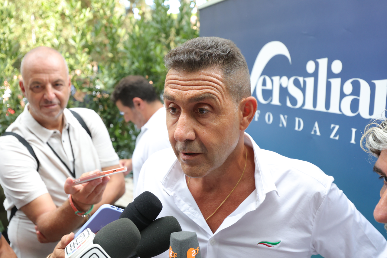 Marina di Pietrasanta, Roberto Vannacci at the Caffè della Versiliana 