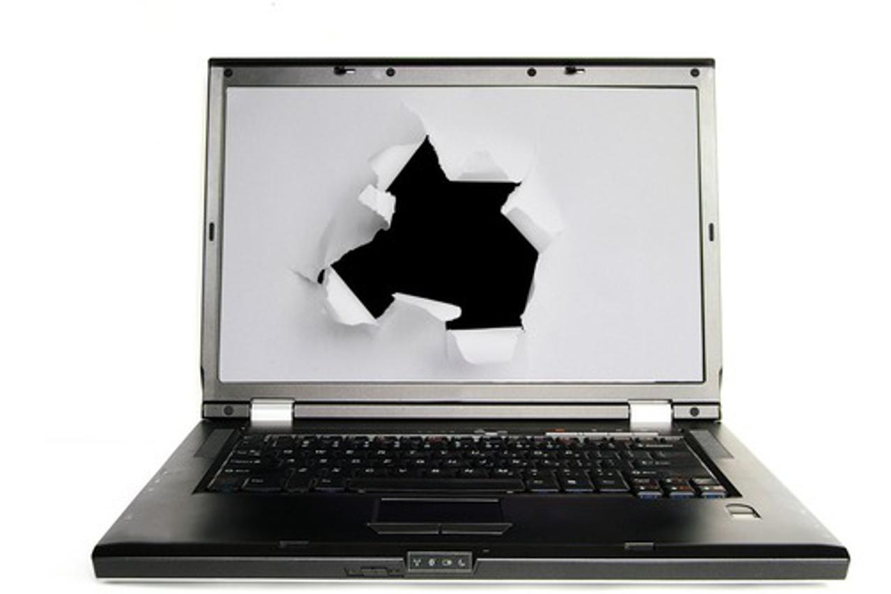 razbijeni laptop