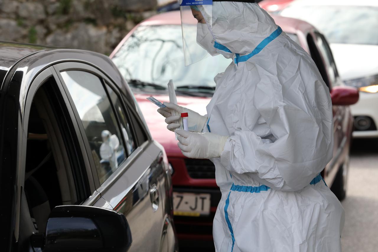 Rijeka: Testiranje na COVID-19 pred Nastavnim zavodom za javno zdravstvo