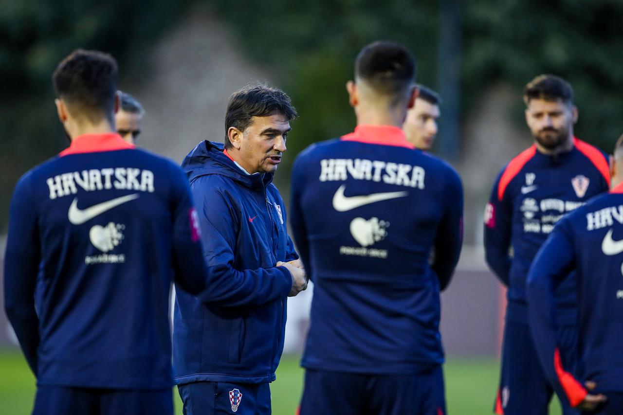 Zagreb: Hrvatska nogometna reprezentacija na treningu uoči odlaska u Kairo