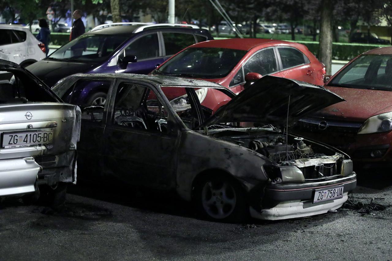 U Prečkom izgorio automobil, vozač izjurio prije nego se proširila vatra