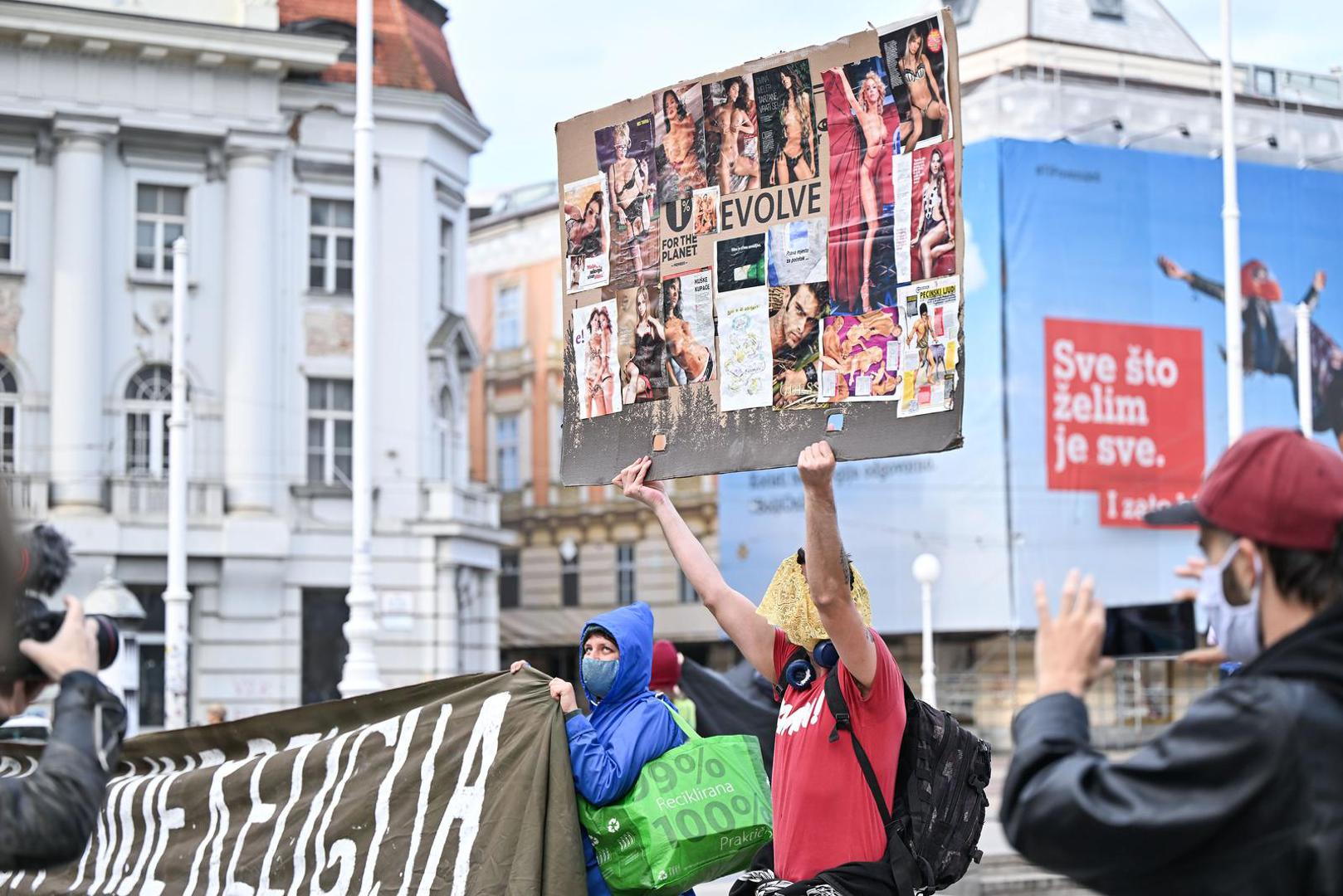 04.05.2024., Zagreb - Prosvjed koji se paralelno odrzao s molitvom muskaraca na Trgu bana Jelacica u Zagrebu. Photo: Neva Zganec/PIXSELL