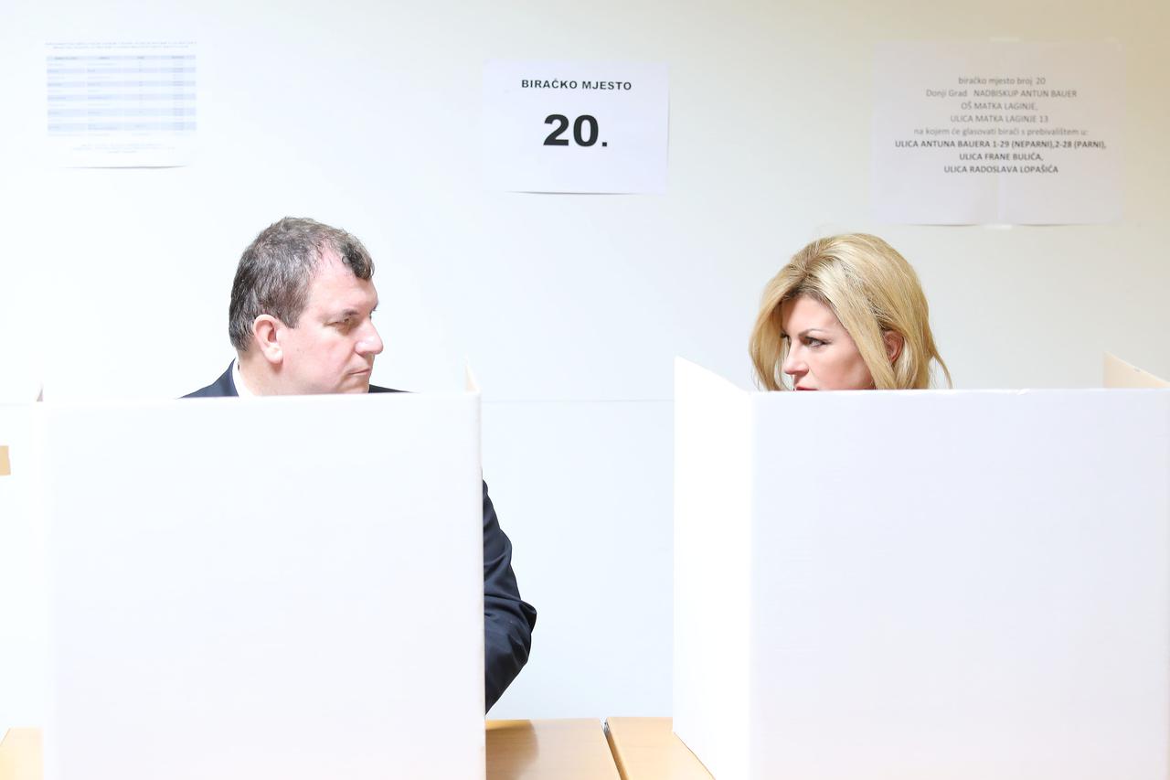 Predsjednica Grabar Kitarović u pratnji supruga Jakova glasovala na EU izborima