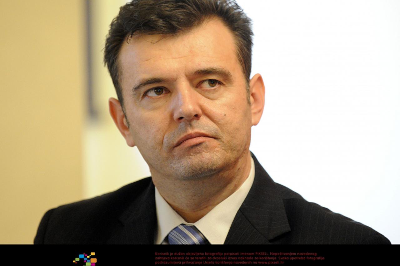 '16.12.2011., Cakovec- Predsjednik medjimurskog SDP-a i medjimurski zupan Ivan Perhoc, osvrnuo se na minule izbore i predstavio medjimurske SDP-ove saborske zastupnike. Saborski zastupnik, Mario Mohar