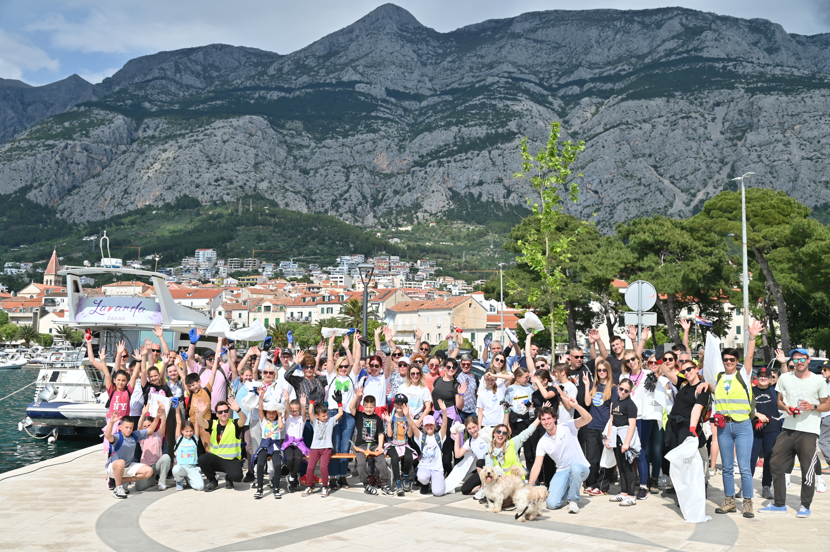 27.04.2025., Makarska - Udruga Uzor Osejava Makarska ukljucila se u akciju Rezolucija Zemlja u organizaciji Vecernjeg lista ciscenjem park sume Osejava. Photo: Matko Begovic/PIXSELL