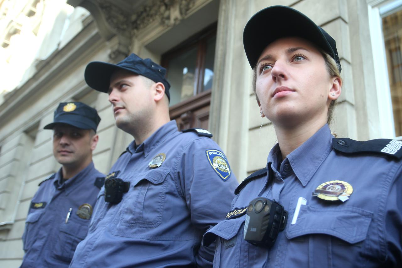policija