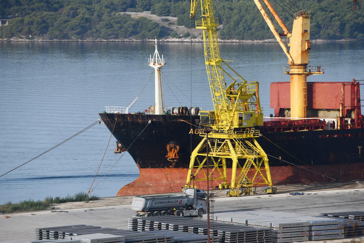 Šibenik: Teretni brod Agios Nikolaos stigao u šibensku luku