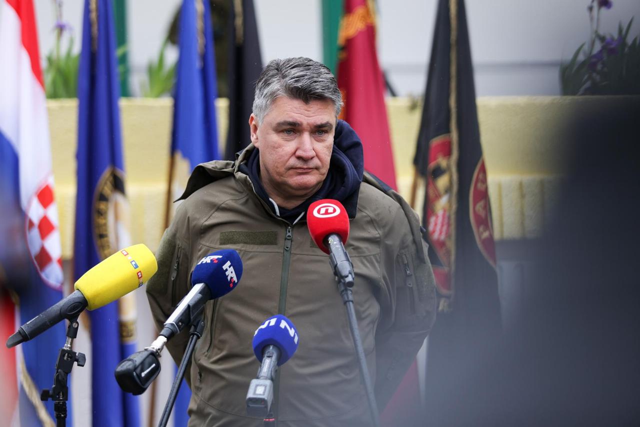 Predsjednik Milanović i ministar Banožić u Kninu na dodjeli crvenih beretki