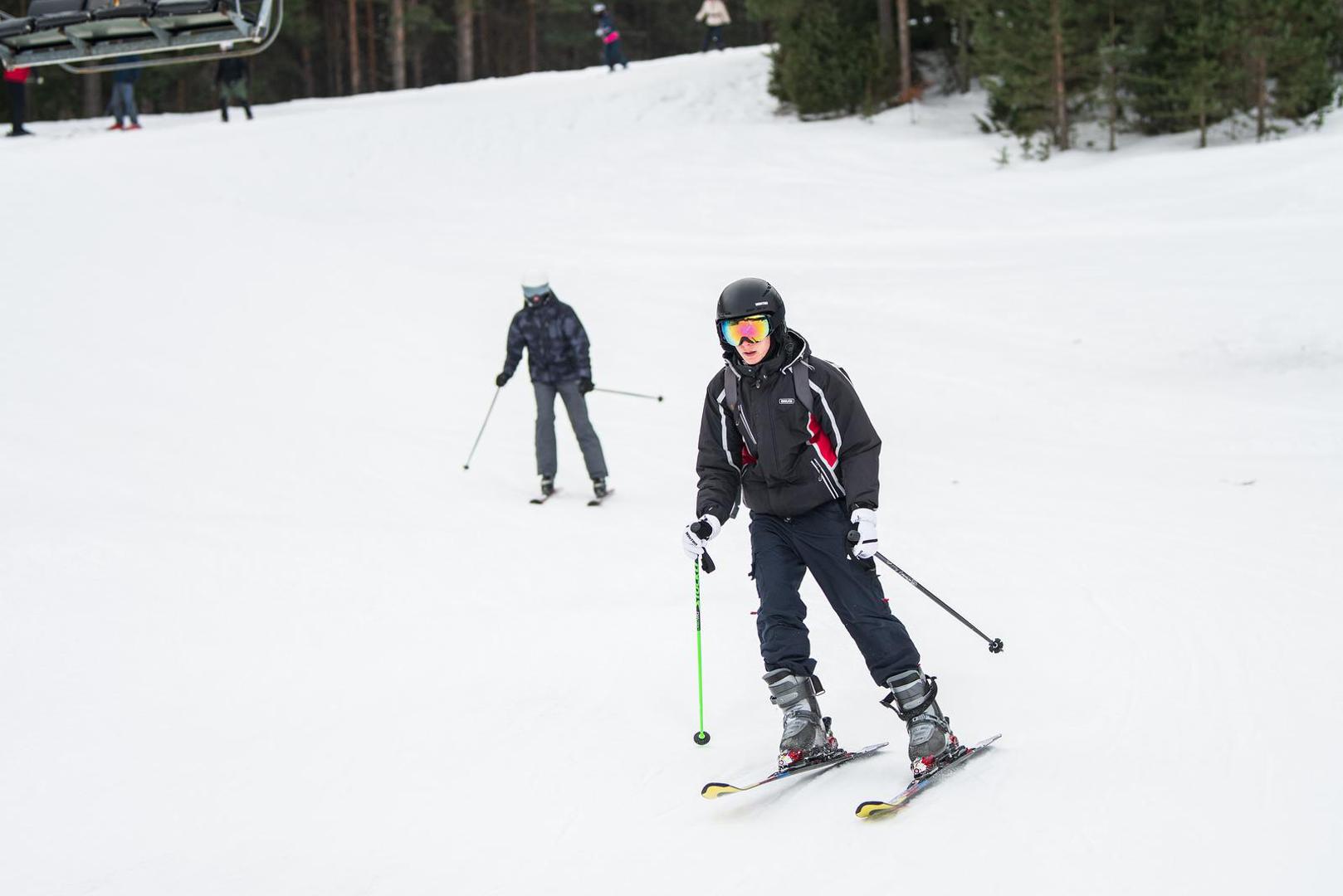Dok na Jadranu vlada sunce, brojni Dalmatinci ovih su dana potražili potpuno drugačiji ugođaj i zaputili se prema Kupresu, gdje ih je dočekao snijeg, zimska idila i pravi planinski ambijent.