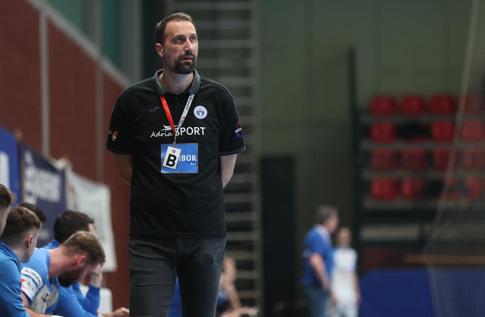 Kao dječak iz zagrebačkih Sesveta, prve sportske korake napravio je na nogometnim i teniskim terenima, a činilo se da će njegov životni put biti vezan uz te sportove. Međutim, 1996. godine, povijesna zlatna medalja hrvatskih rukometaša na Olimpijadi u Atlanti postala je presudna točka preokreta u njegovoj karijeri. 