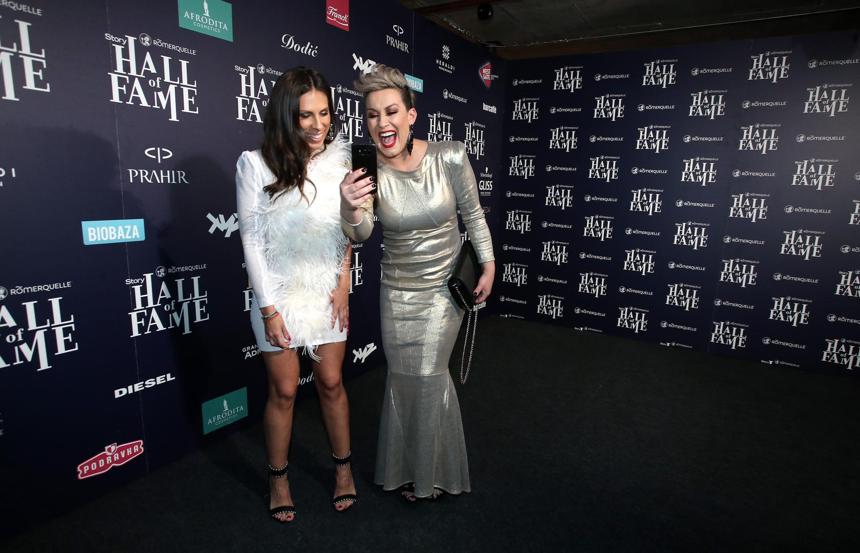 – Dugo nisam vidjela toliko krasnih ljudi na jednom mjestu i još k tome jako dobro raspoloženih. Ovakva zabava meni i mome suprugu baš je dobrodošla. Uvijek mi bude gušt vidjeti toliko sređenih ljudi na jednom mjestu – rekla je Indira Levak. 