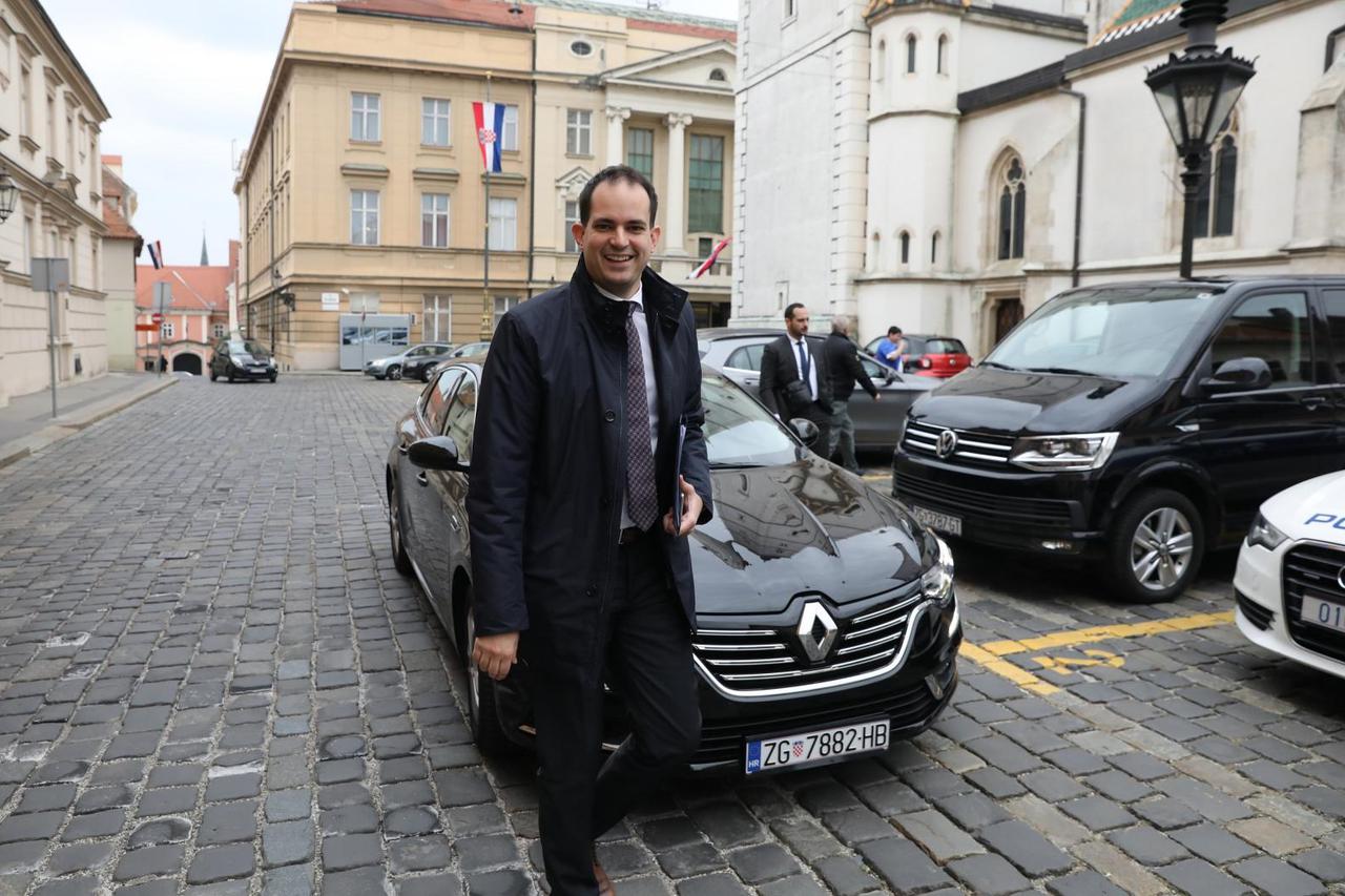 Zagreb: Dolazak ministara i članova Kriznog stožera na sastanak s premijerom