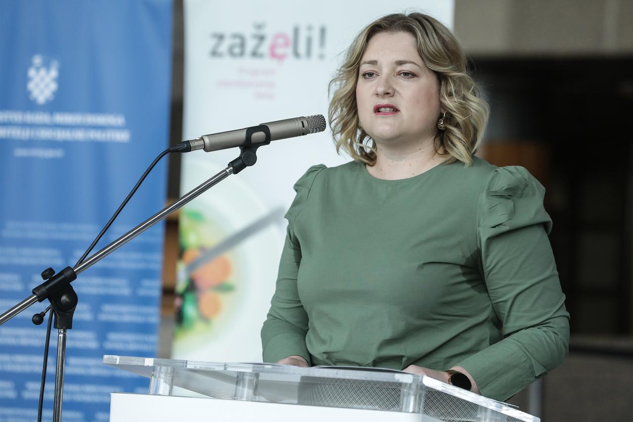 Zagreb: Piletić i Šimpraga uručili ugovore za zapošljavanje žena u okviru programa "Zaželi"