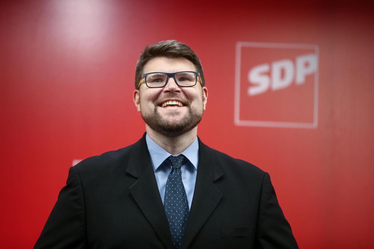 Zagreb: Predsjednik SDP-a, Peđa Grbin, obratio se medijima