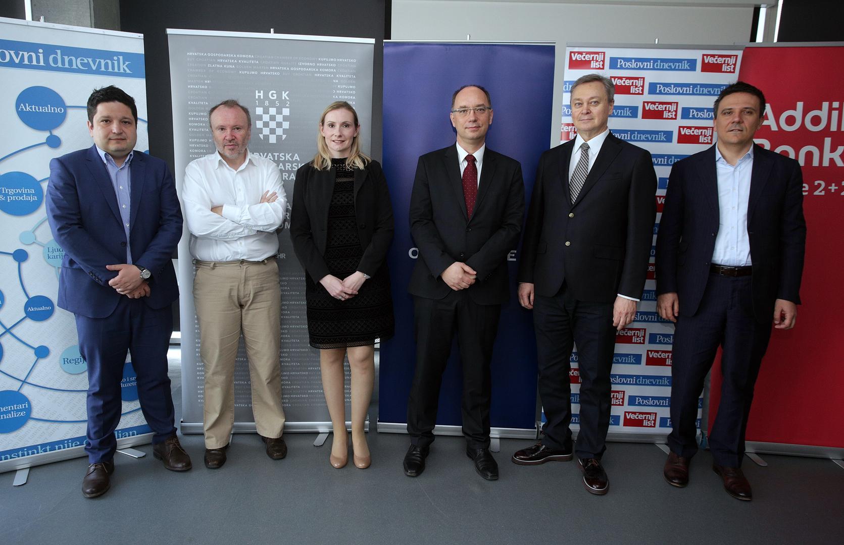 Sudionici okruglog stola -Alen Kovač, Željko Lovrinčević, Ana Blašković (moderatorica), Maroje Lang, Zdenko Adrović i Hrvoje Stojić 