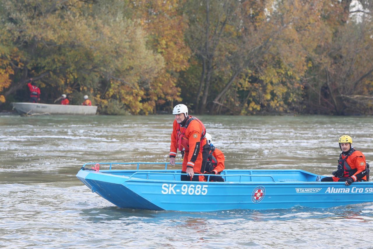 Karlovac: Nastavljena potraga za muškarcima iz prevrnutog čamca