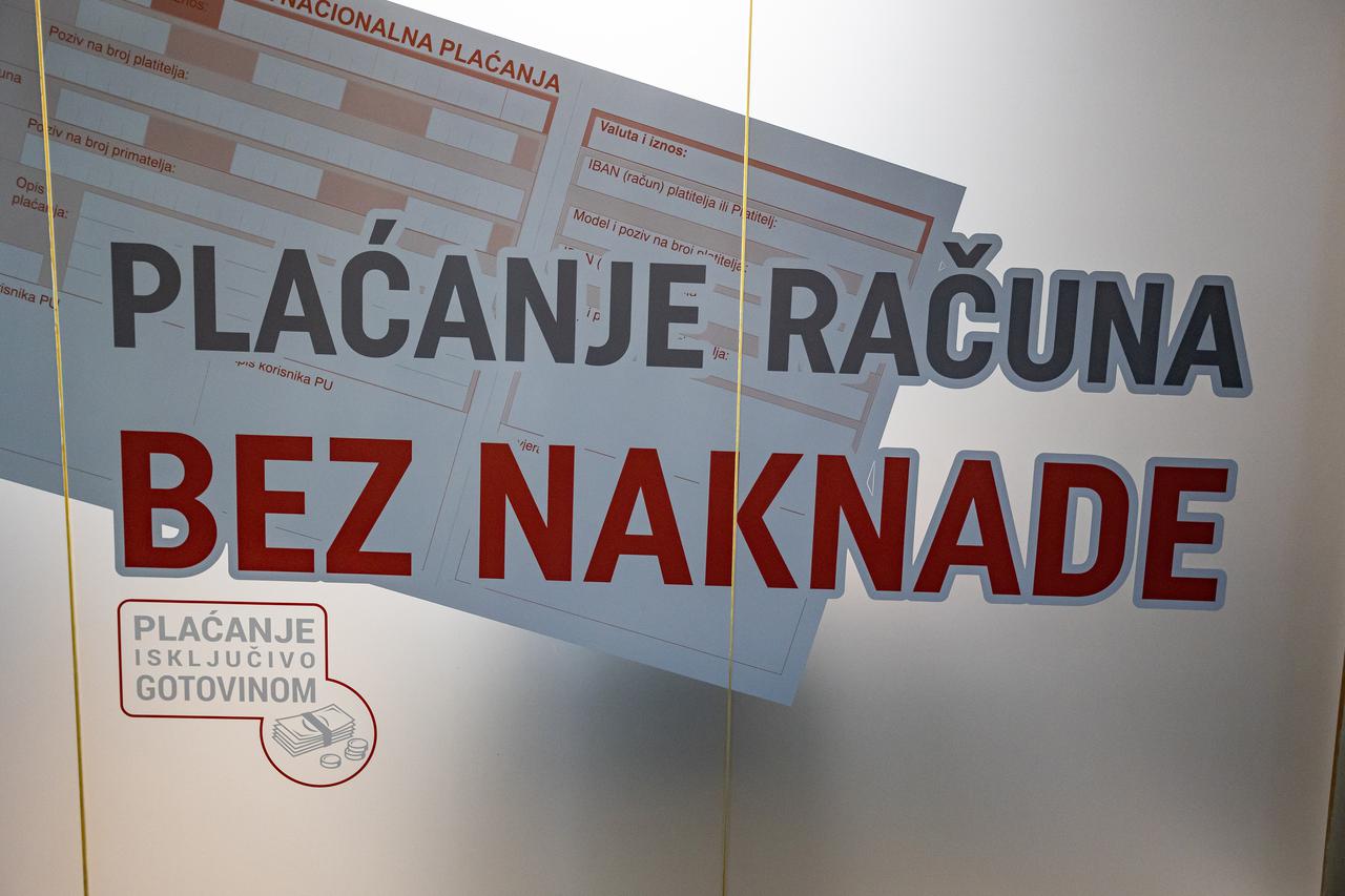 Osijek: Građani plaćaju račune u Gradskoj blagajni koja se nalazi u Podhodniku