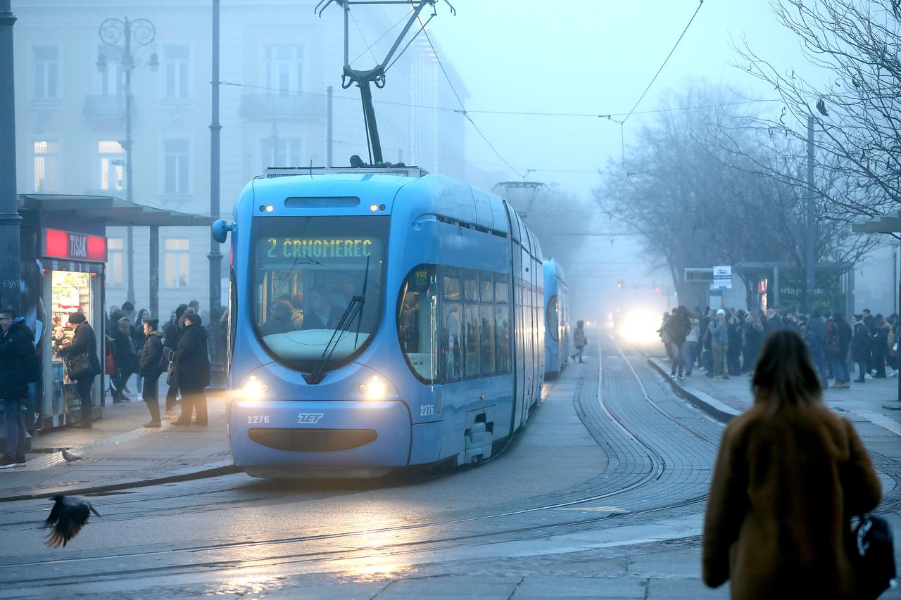 Zagreb: Dan počeo maglovitim jutrom