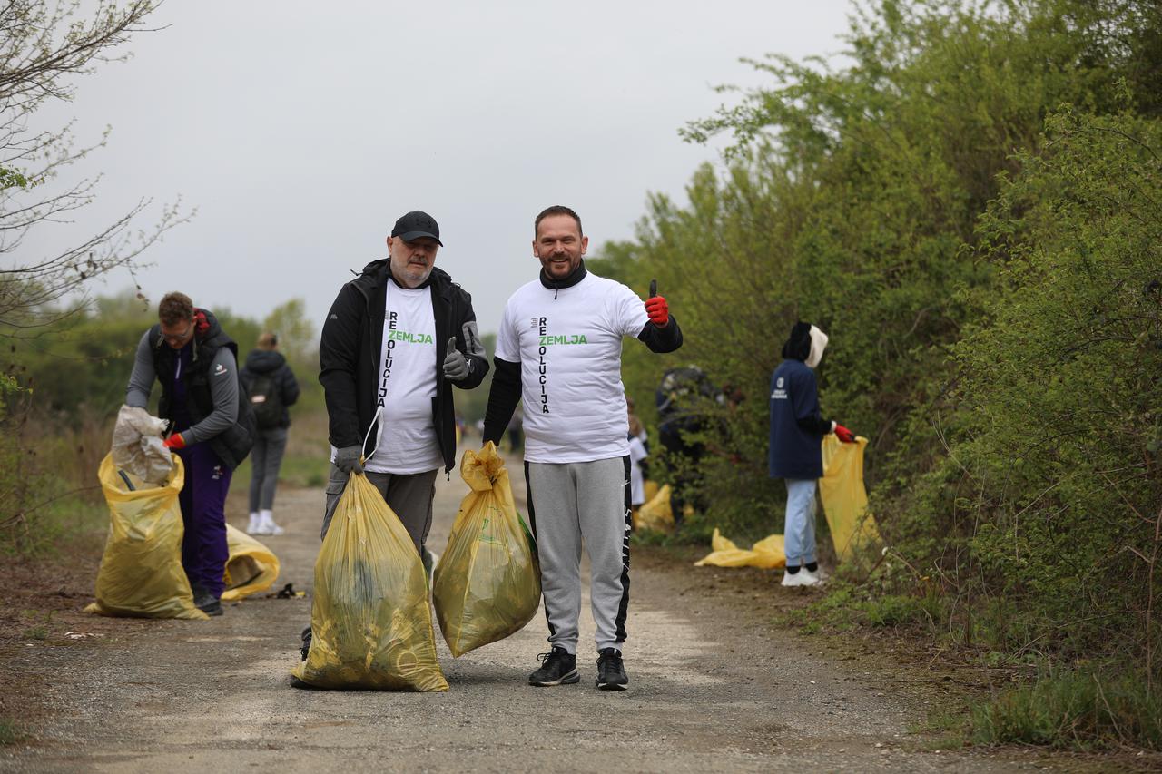 Velika Gorica: Centralna akcija čišćenja  Večernjeg lista Rezolucija Zemlja 