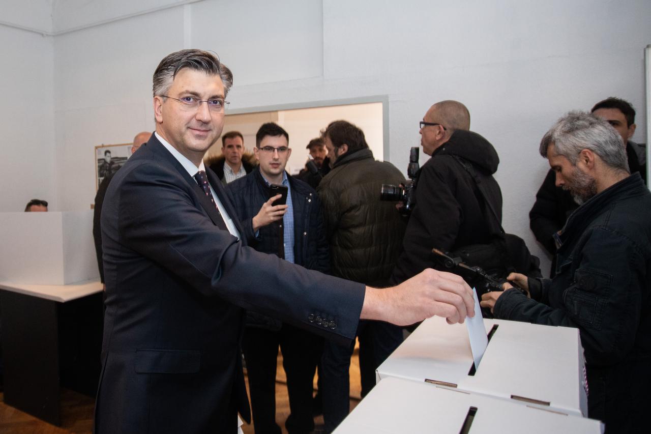 Zagreb: Andrej Plenković glasovao na unutarstranačkim izborima HDZ-a