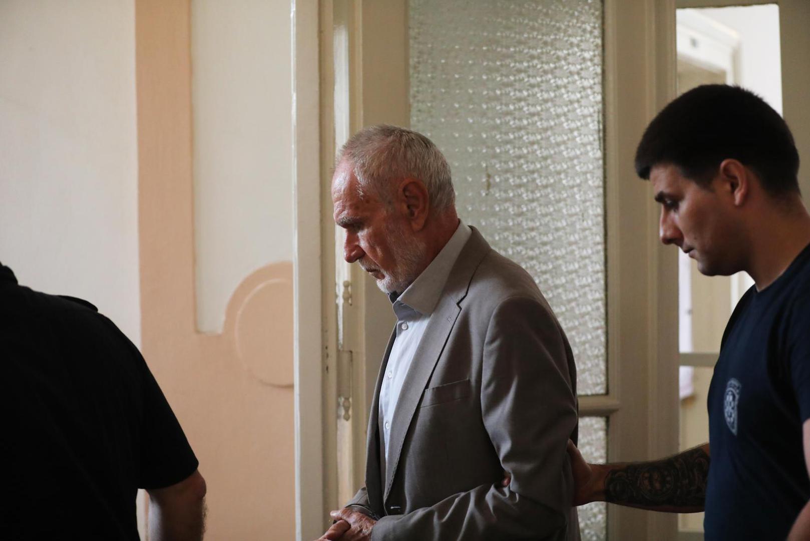 03.056.2025., Rijeka - Mario Pecaver u pratnji pravosudnih policajaca dolazi na izricanje presude na Zupanijskom sudu.  Photo: Goran Kovacic/PIXSELL