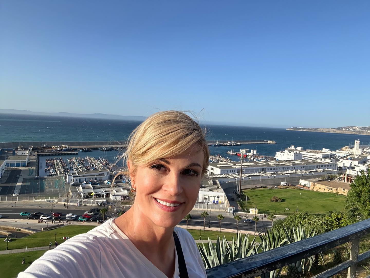 Na kraju, Kolinda Grabar-Kitarović je sažela svoju poruku: dobro vođenje počinje radoznalošću, poštovanjem i dobrotom, a ne autoritetom i egom.