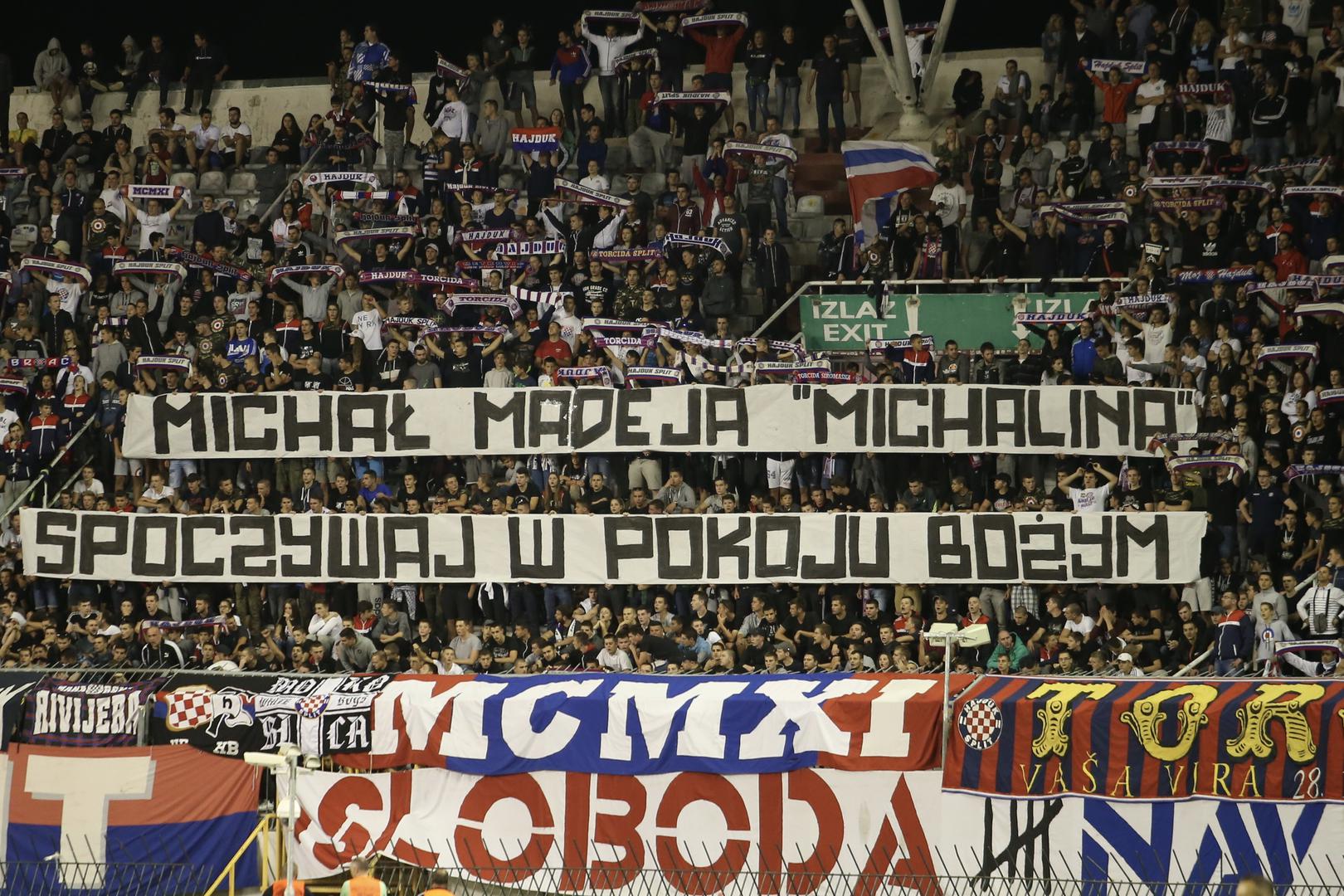 Uz to, odali su počast i ostavili poruku za preminulog člana Torcide Gornik: "Michal Madeja Michalina počivaj u miru Božjem!"