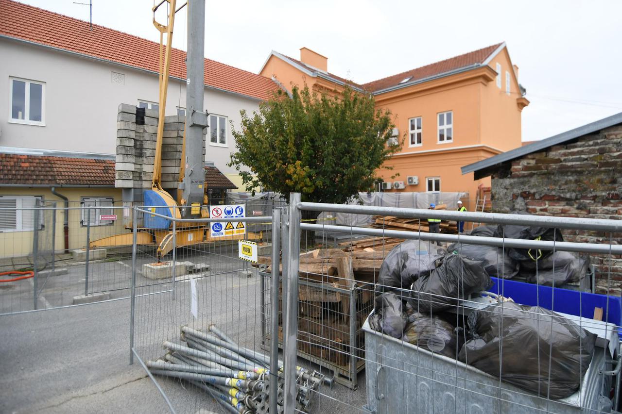 Krk: Ploča s upozorenjem da je lov u tijeku