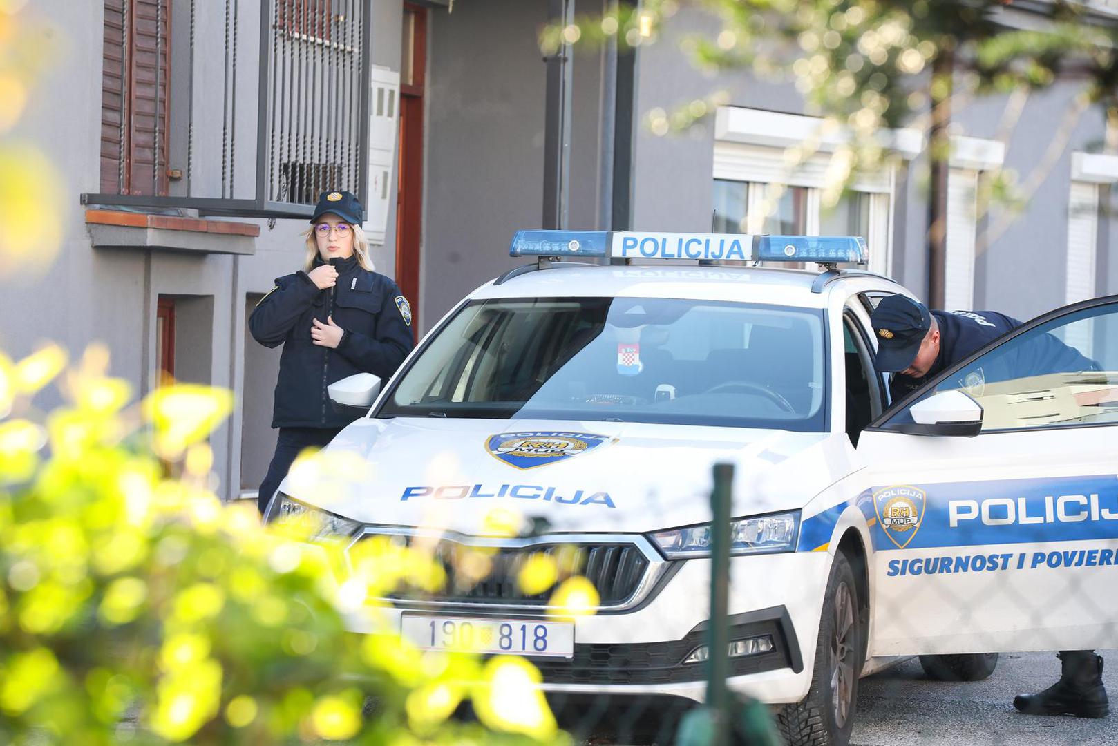 25.11.2023., Zagreb -U zagrebackom naselju Rudes u Aninoj ulici sinoc je doslo do eksplozije u dvoristu jedne zgrade. Policijski ocevid nastavljen je i u jutarnjim satima. U dvoriste su bacene dvije rucne bombe. Photo: Emica Elvedji/PIXSELL