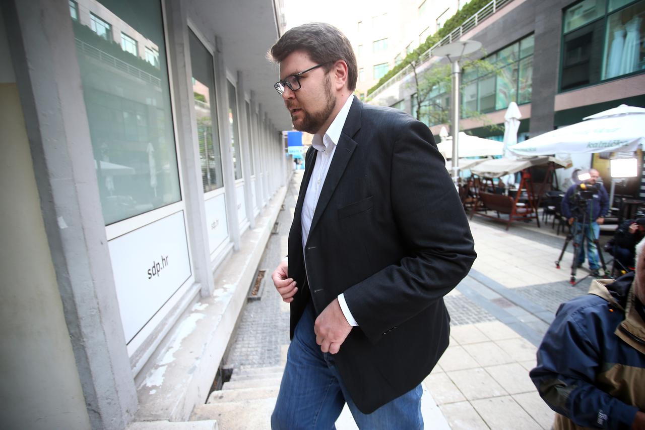 Zagreb: Članovi SDP-a dolaze na sjednicu Predsjedništva stranke