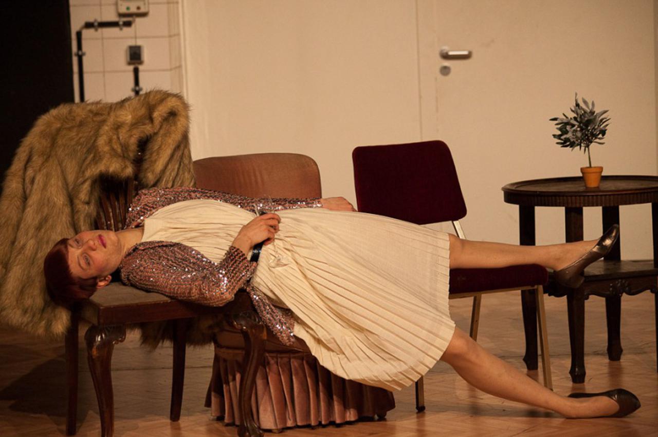 \"Themselves already Hop\", 