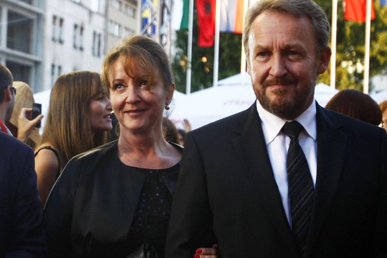 Croatia's President Ivo Josipovic (L), member of the Bosnian Presidency Bakir Izetbegovic (R) and his wife Sebija arrive on the red carpet on the final night of the 17th Sarajevo Film Festival July 30, 2011. REUTERS/Dado Ruvic (BOSNIA AND HERZEGOVINA - Ta