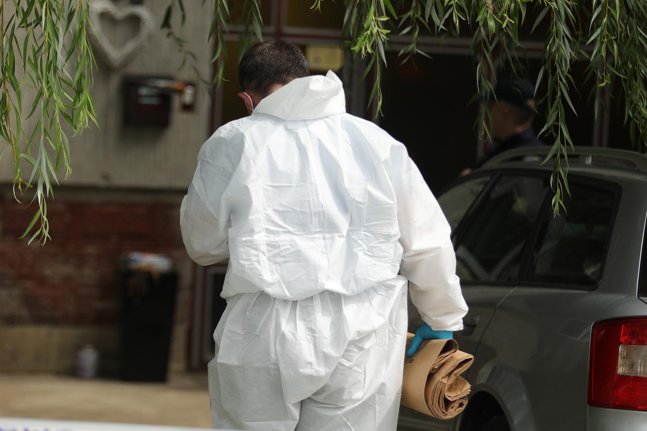 Tenja: Policija i forenzičari u kući žene za koju se sumnja da je ubijena i bačena u septičku jamu