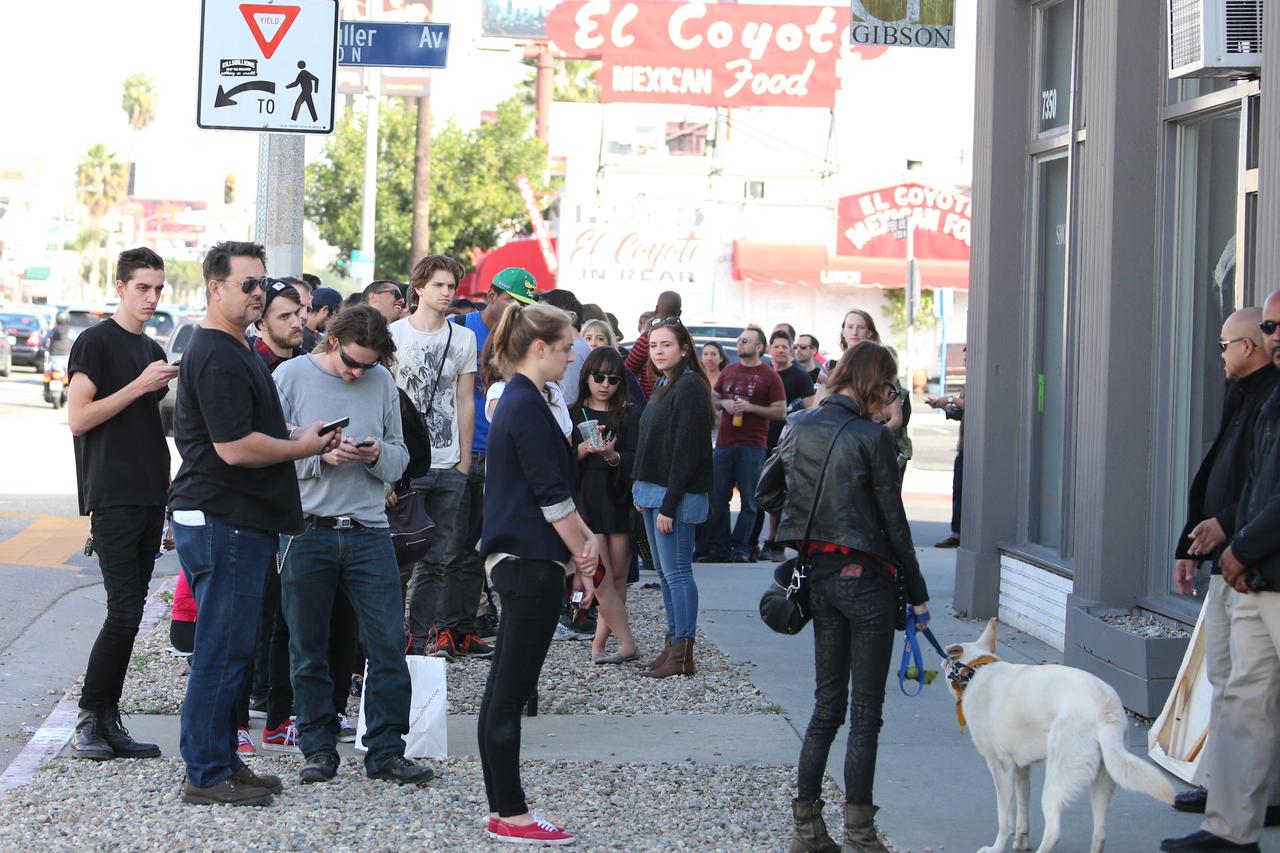 Los Angeles: Glumac Keegan Allen dolazi na izložbu Shia LaBeouf