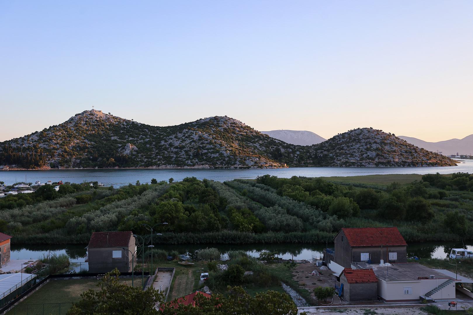 Čak 80 posto sredstava osigurano je iz europskih strukturnih i investicijskih fondova, dok su ostatak pokrili projektni partneri: Dubrovačko-neretvanska županija te gradovi Ploče i Metković. Ova financijska potpora omogućila je ne samo izgradnju orgulja, već i uređenje cjelokupnog okoliša na brdu Trovro.